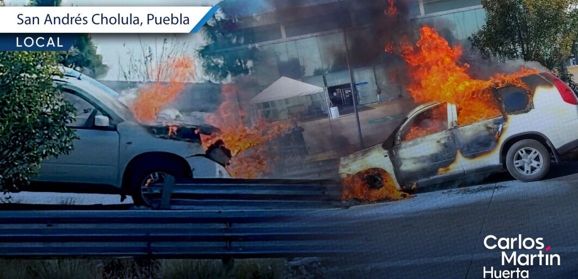 Camioneta se incendia en Periférico Ecológico a altura del CIS de San Andrés Cholula