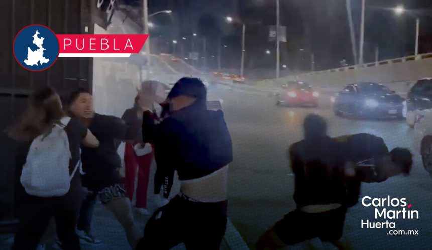 Portada Jovenes desatan riña afuera de un bar en Villa Universitaria CMH Jovenes desatan riña afuera de un bar en Villa Universitaria