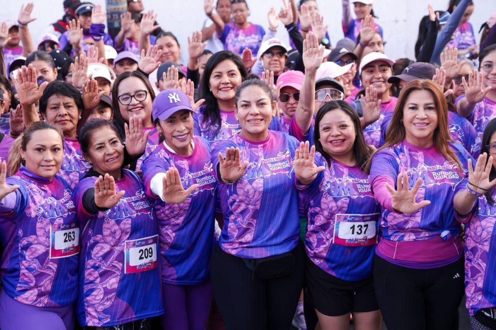 Lupita Cuautle encabezó la carrera “Paso a Paso Rumbo a la Igualdad” en el marco del 8M