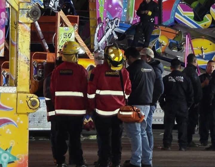 Muere joven tras caer de juego mecánico en la Feria de las Flores de Huauchinango