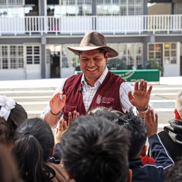 Omar Muñoz entrega más obras de mantenimiento en escuelas públicas