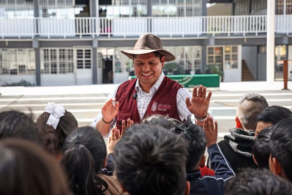 Omar Muñoz entrega más obras de mantenimiento en escuelas públicas