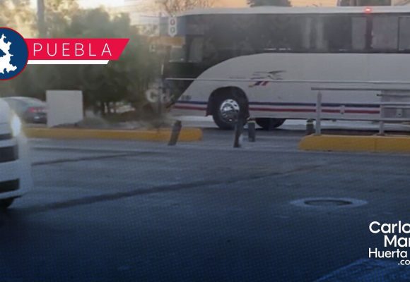 PHOTO-2026-03-23-11-18-01 Instalan nuevos topes en Bulevar Atlixco y sorprenden a automovilistas