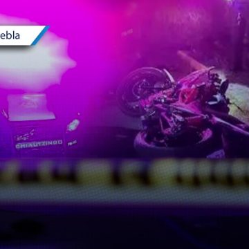 A exceso de velocidad, patrulla municipal de Chiautzingo embiste motocicleta