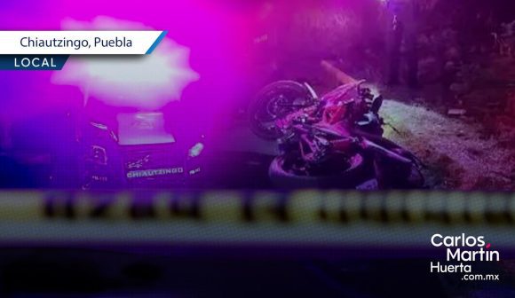 A exceso de velocidad, patrulla municipal de Chiautzingo embiste motocicleta