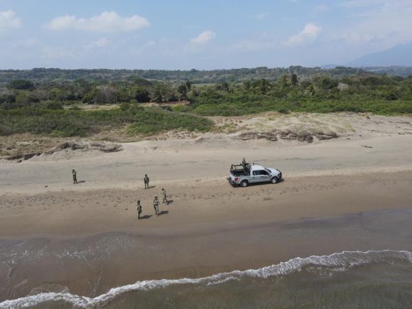 Pemex activa operativo por presencia de hidrocarburos en costas de Veracruz y Tabasco