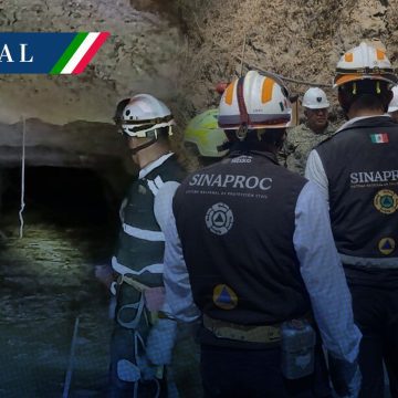 Rescatan con vida a minero atrapado en El Rosario, Sinaloa