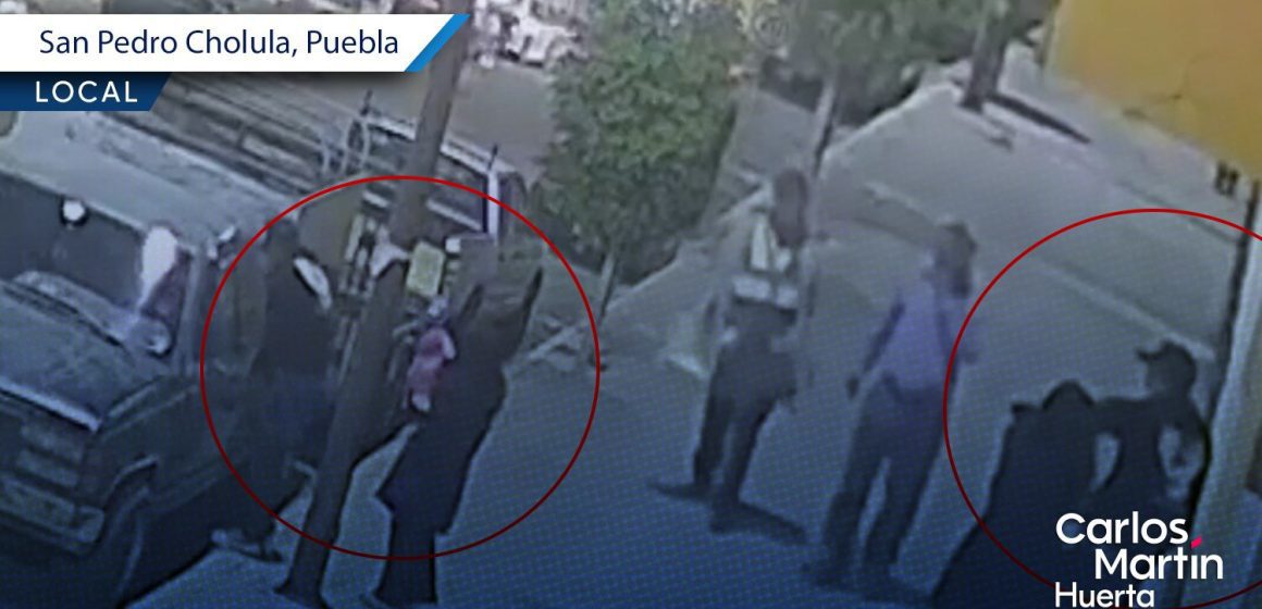 Con bebé en brazos, dos hombres y una mujer roban camioneta en Zacapechpan