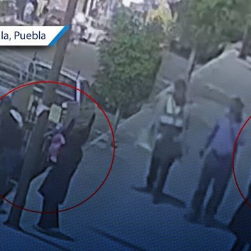 Con bebé en brazos, dos hombres y una mujer roban camioneta en Zacapechpan