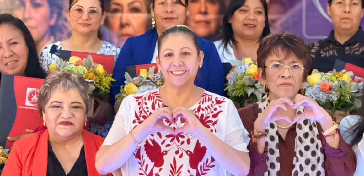 Reconocen trayectoria de maestras poblanas con el Premio Estatal a las Docentes Distinguidas 2026