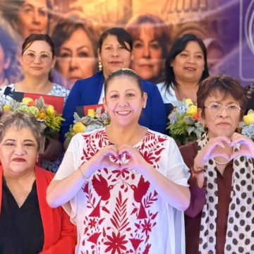 Reconocen trayectoria de maestras poblanas con el Premio Estatal a las Docentes Distinguidas 2026