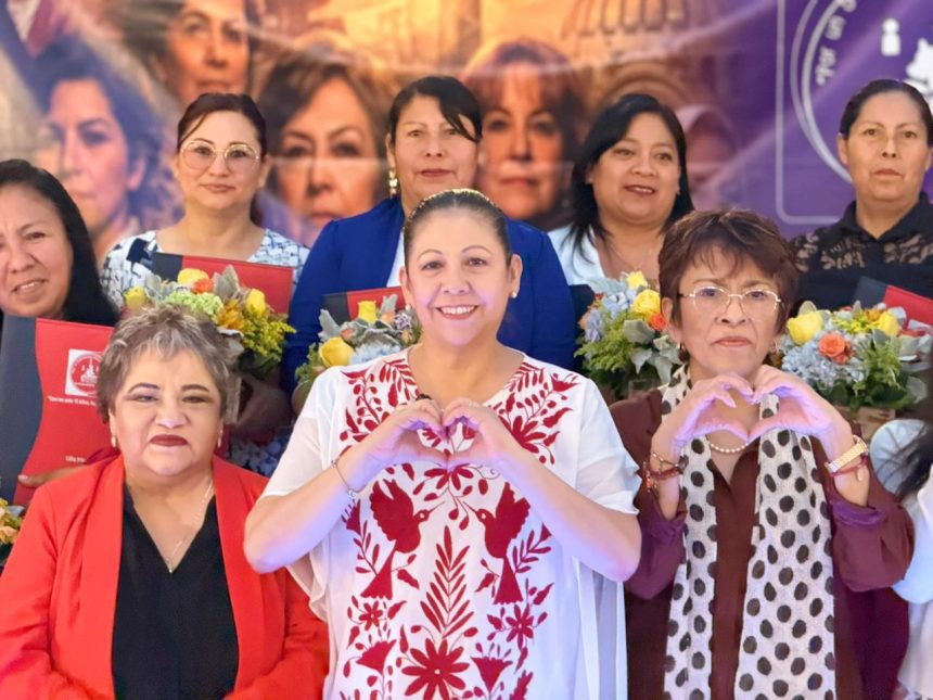 Reconocen trayectoria de maestras poblanas con el Premio Estatal a las Docentes Distinguidas 2026