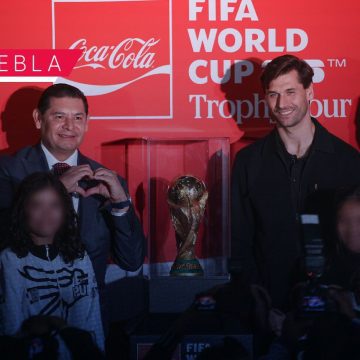 Puebla recibe el trofeo de la Copa del Mundo 2026