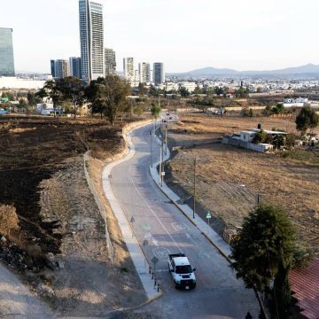 Lupita Cuautle mejora conexión hacia la Vía Atlixcáyotl con obra en San Antonio Cacalotepec