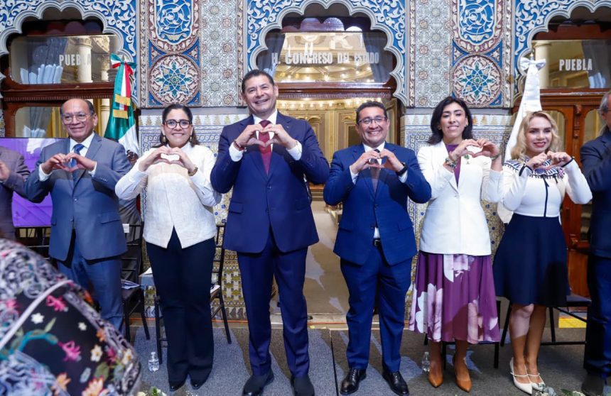 Gobierno de Puebla y Congreso reconocen legado femenino con el Salón de Protocolos “Elena Garro”