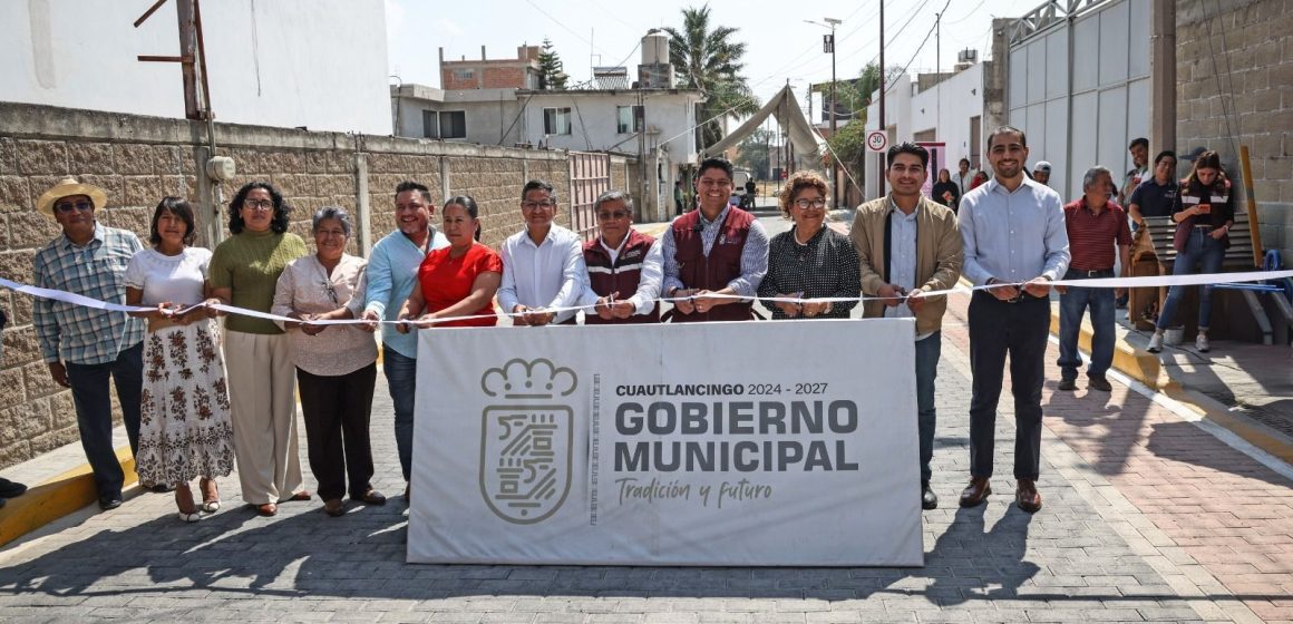 Cuautlancingo rompe décadas de abandono con pavimentación en Privada Santa Bárbara