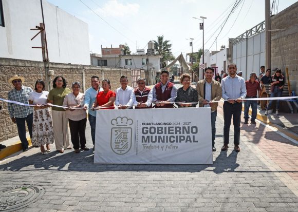Cuautlancingo rompe décadas de abandono con pavimentación en Privada Santa Bárbara