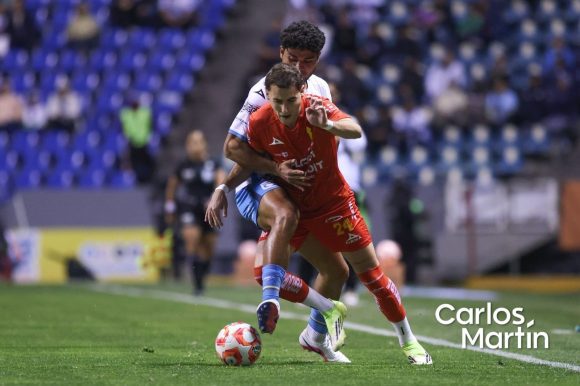 Puebla y Necaxa igualan sin goles en el Estadio Cuauhtémoc