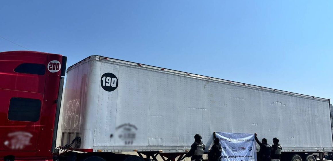 Policía Estatal y Guardia Nacional recuperan tractocamión robado