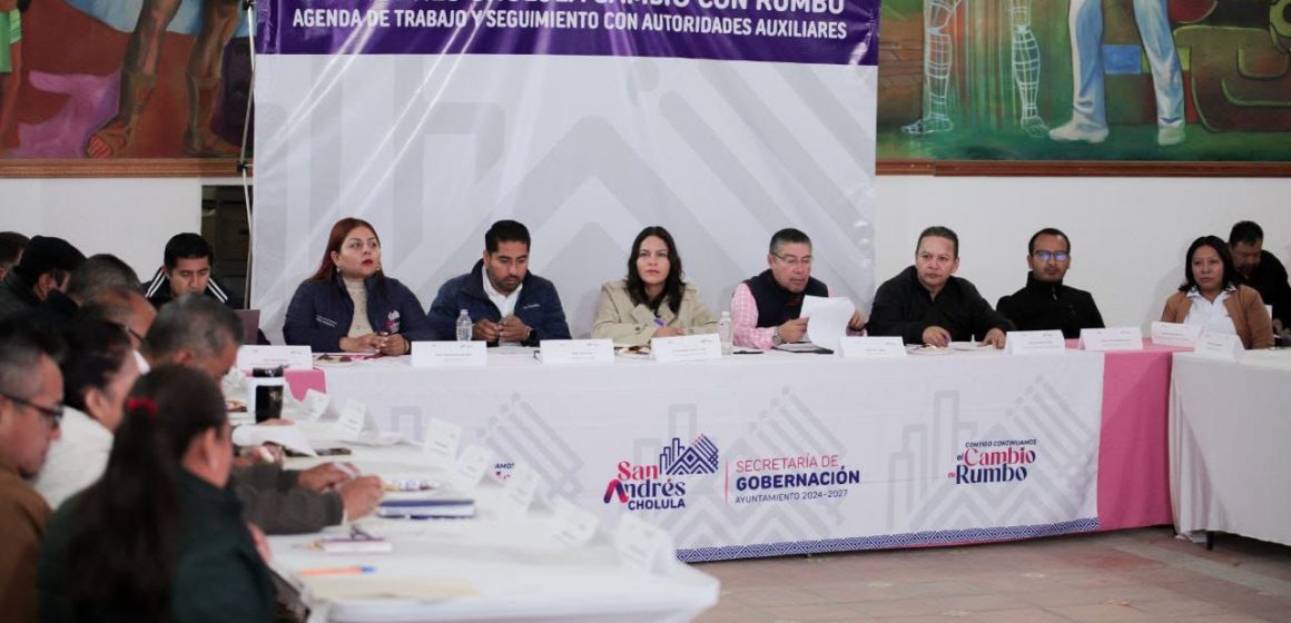 Lupita Cuautle da seguimiento a agenda comunitaria con autoridades auxiliares