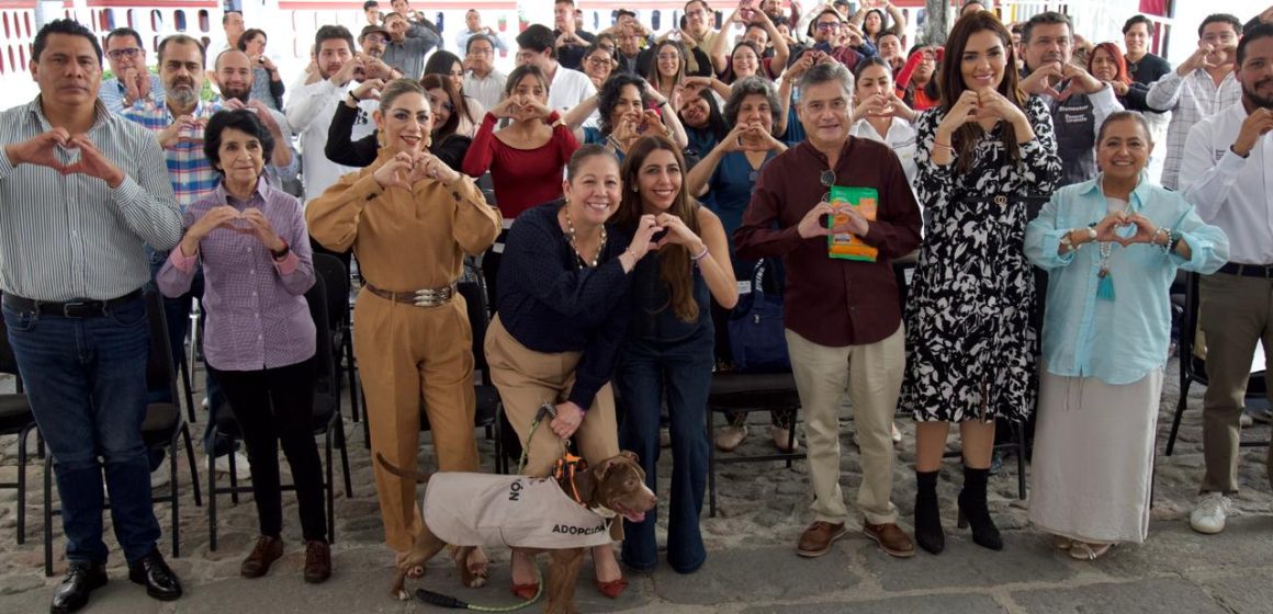 Laura Artemisa impulsa adopción responsable, llama a empatía con seres sintientes