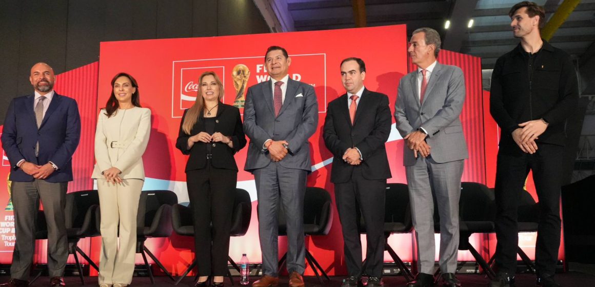 Armenta y Chedraui presentan la FIFA World Cup Trophy Tour 2026 en Puebla Capital