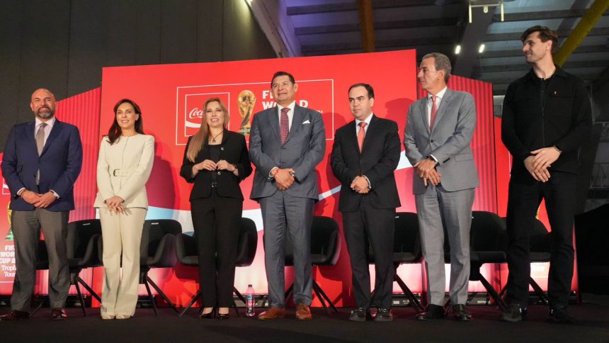 Armenta y Chedraui presentan la FIFA World Cup Trophy Tour 2026 en Puebla Capital