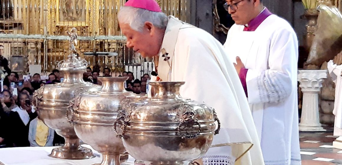 Misa Crismal en Puebla 2026: Arzobispo bendice los Santos Óleos