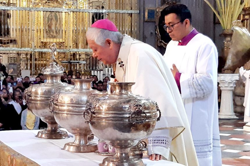 Misa Crismal en Puebla 2026: Arzobispo bendice los Santos Óleos