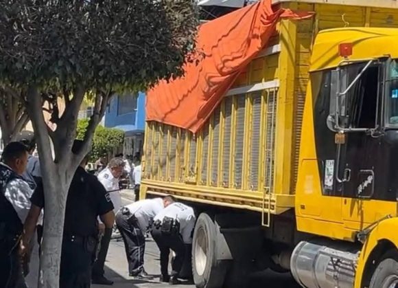 Motociclista pierde una pierna tras ser embestido por camión de carga en Tehuacán