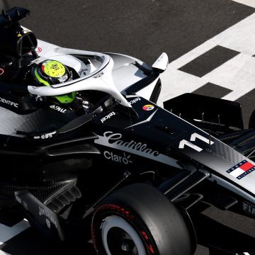 cehco1 Checo Pérez finaliza 15 en el GP de China tras una accidentada carrera en Shanghái