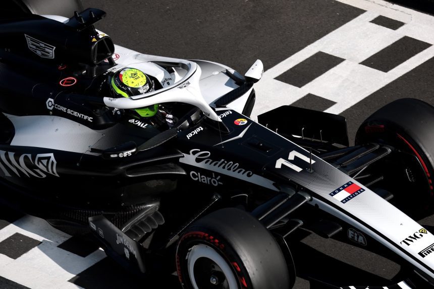 Checo Pérez finaliza 15 en el GP de China tras una accidentada carrera en Shanghái