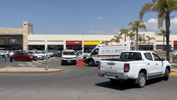 Muere trabajador tras caída en estacionamiento de Plaza Cruz del Sur
