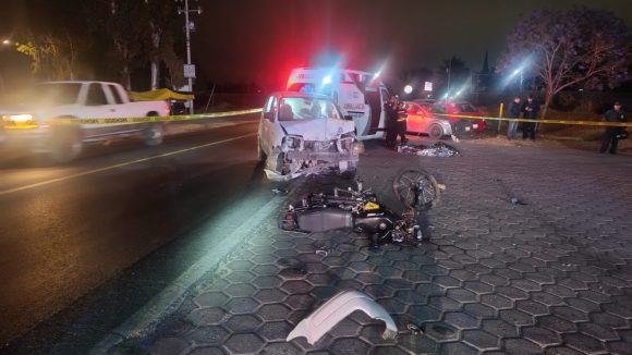 Motociclista muere tras choque con automóvil en la carretera Puebla–Huajuapan, en Atlixco