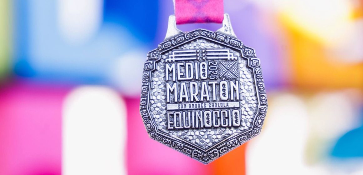 Presentan playera y medalla del Medio Maratón San Andrés Cholula, Equinoccio 2026