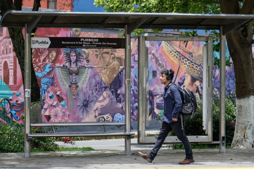 Congreso de Puebla analiza concesión de paraderos en la capital