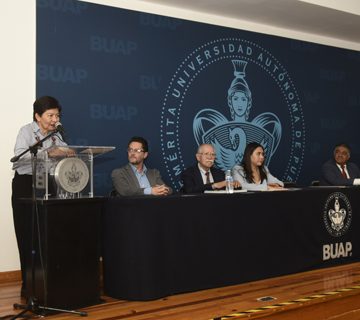 Entrega BUAP constancias de capacitación a servidores públicos