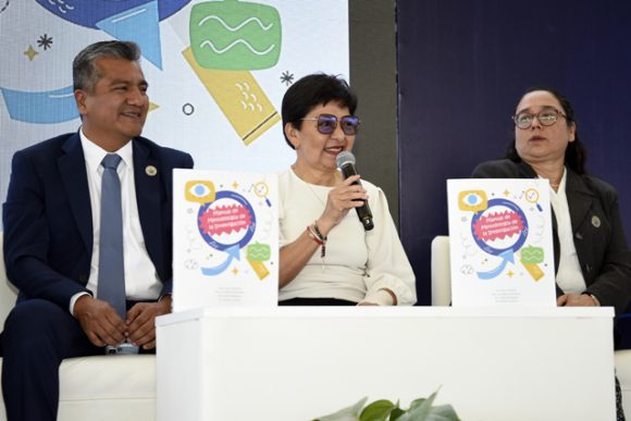 A_ManualMetodologia Docentes BUAP presentan el libro Metodología de la Investigación, en la sede de Acajete