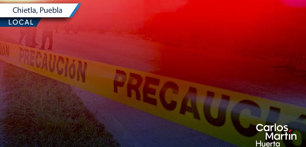 Abuelito en presunto estado de ebriedad muere tras derrapar su motocicleta en Chietla