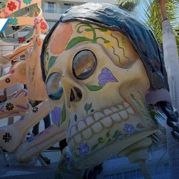 Catrina de Atlixco cautiva el Tianguis Turístico de Acapulco 2026