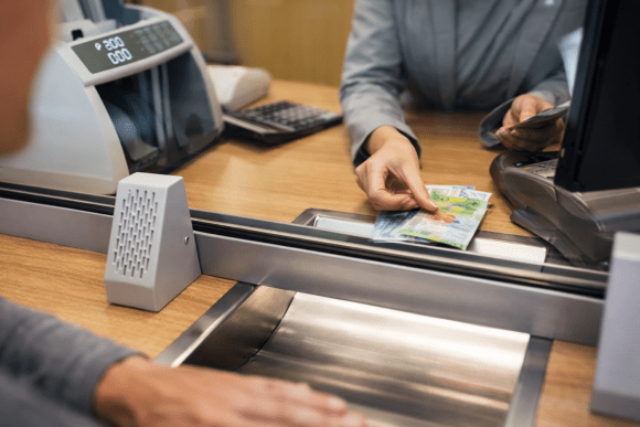 Puebla plantea cárcel a empleados bancarios por “marcaje” de clientes
