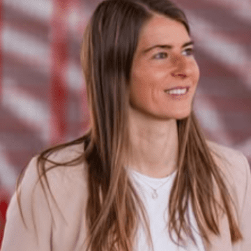 ¿Quién es Marie-Louise Eta?; primea entrenadora en la élite del fútbol masculino