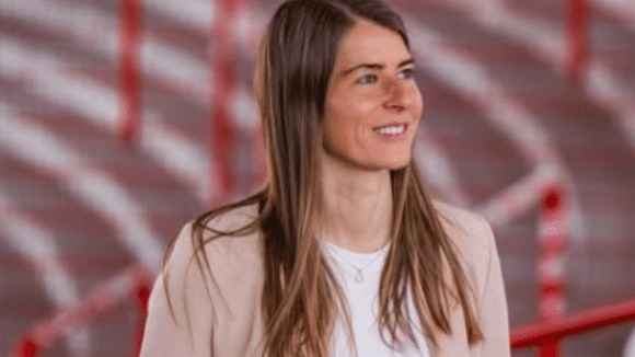 Diseño sin título (15) ¿Quién es Marie-Louise Eta?; primea entrenadora en la élite del fútbol masculino