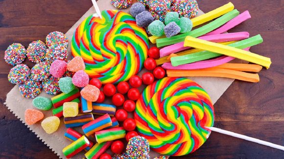 ¡Cuidado! Detectan dulces con droga y envolturas contaminadas afuera de las escuelas