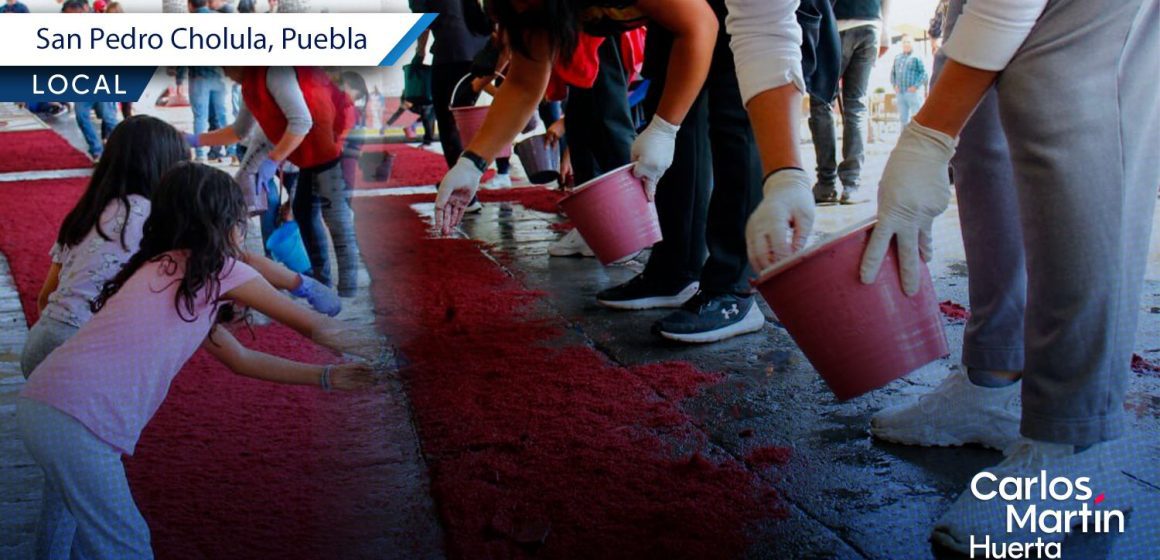 Elaboran alfombra monumental en San Pedro Cholula por Semana Santa
