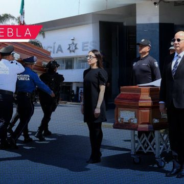 Rinden homenaje al policía Valentín Gerardo, fallecido en la autopista México-Puebla