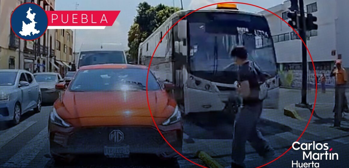 VIDEO: Joven se salva de ser arrollado por unidad de RUTA en el Mercado de Sabores