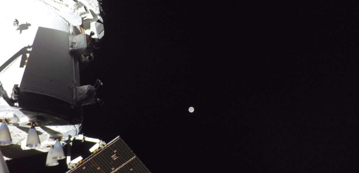 Misión Artemis II - imágenes de la Luna Misión Artemis II: La cápsula Orion supera la mitad del camino hacia la Luna