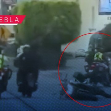 Portada Motociclista tira a agente de tránsito para evitar detención en Vía Atlixcáyotl CMH Motociclista tira a agente de tránsito para evitar detención en Vía Atlixcáyotl