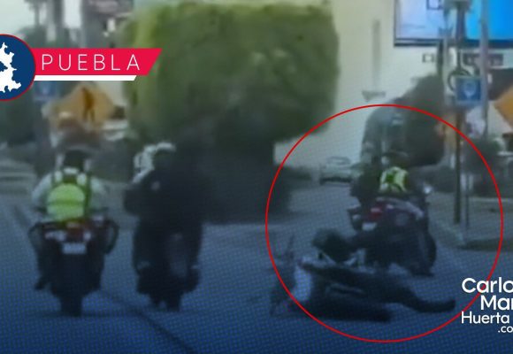Portada Motociclista tira a agente de tránsito para evitar detención en Vía Atlixcáyotl CMH Motociclista tira a agente de tránsito para evitar detención en Vía Atlixcáyotl